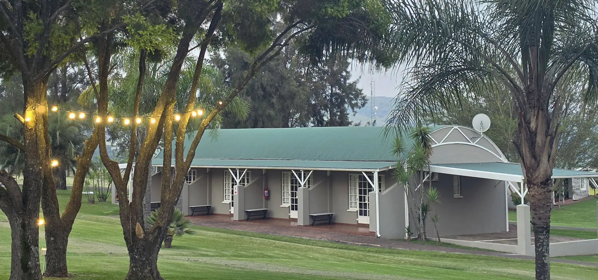 Newcastle Country Lodge at dusk